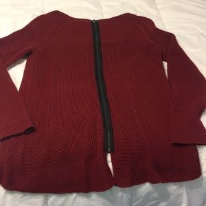 Hi-lo back-zip burgundy long sleeve sweater